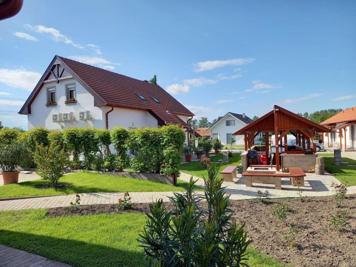 Kertesz Apartmanok Hegykő Exteriér fotografie
