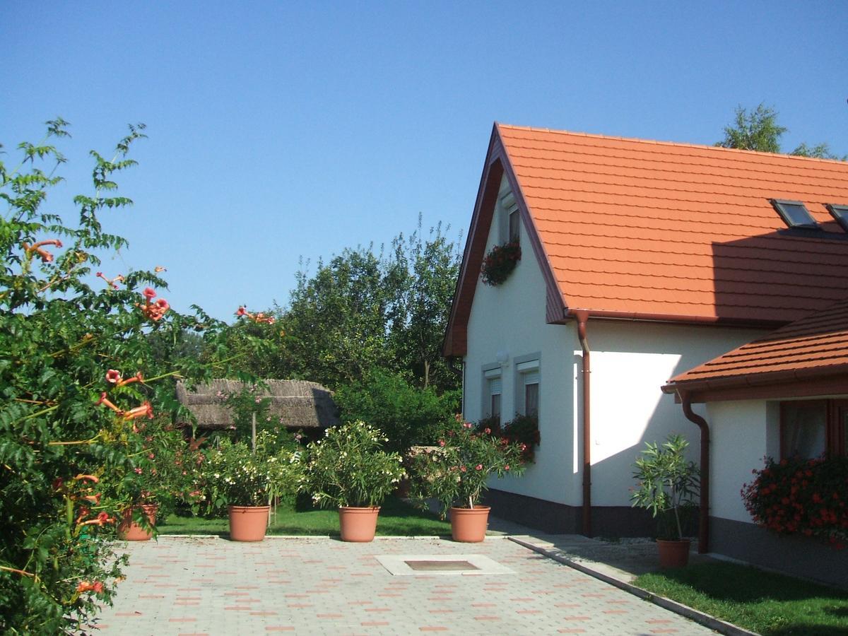 Kertesz Apartmanok Hegykő Exteriér fotografie